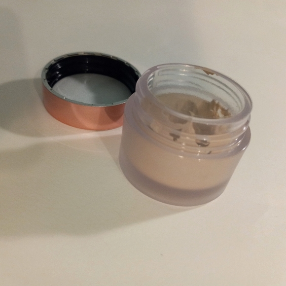 Makeup Revolution Conceal and Fix Ultimate Coverage Concealer in Light Beige. - Picture 4 of 8